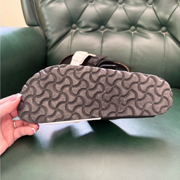 Women’s Birkenstock Arizona Slides - Picture 3 of 4